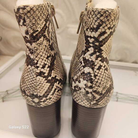 Bella Vita Women's Wilma Ankle Booties Taupe Snake Size 7 W. NIB - Picture 6 of 10